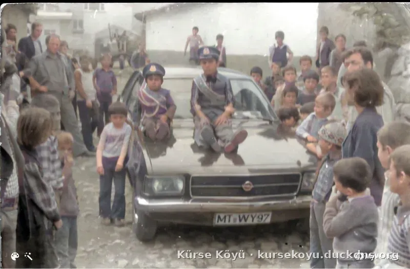 1978 cami karşısındaki hayri amcanın eski evi süreyya ile yükselin sünnet düğünü Cami yanı